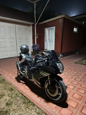 Suzuki gxr 750 holat ideal 4800$