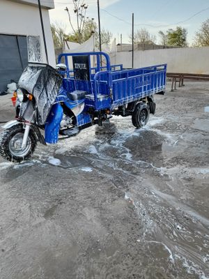 Xunje moto zuri