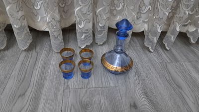Графин,штоф 4 рюмок,Синее стекло,позолоченая кайма,Богемия.