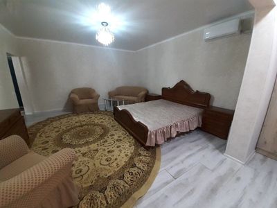 Мирзо-Улугбек метроси якинда квартирам бор арендага бераман