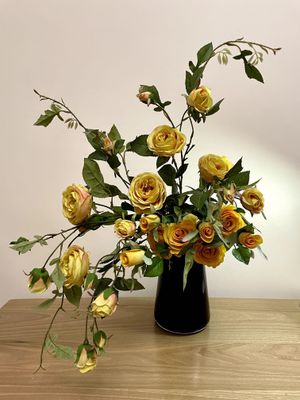 Розы жёлтые искусственные, букет/ Sariq sun'iy atirgullar, guldasta.