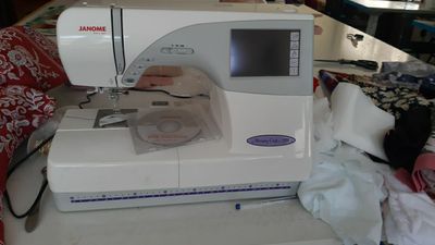 Срочно продается Компьютерная вышивка janome 9700 .