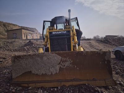 Продаётся бульдозер Шантуи SD 16