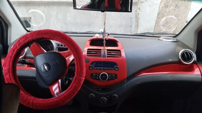 Qizil spark avtomobil