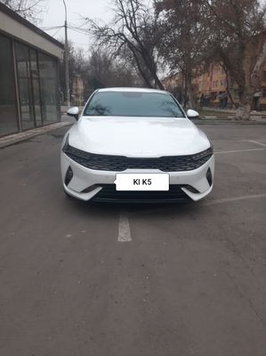 KIA K5 ideal holatdagi mashina