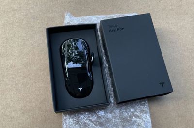 Tesla model 3/Y пульт ключ брилок