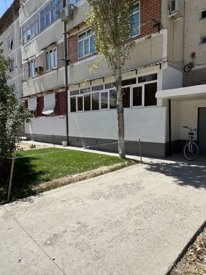 Angrenda 5/3 dazasida 3 xonali kvartira srochna sotiladi