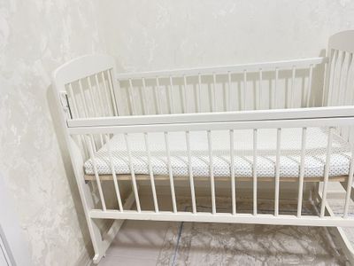 Детская кровать белого цвета 120/60