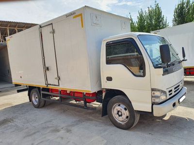 Isuzu NQR 71 PL закритый металлический