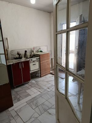 Сдается комната с хозяйкой в доме на земле для одного работующего .