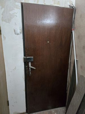 Продается металлический дверь
