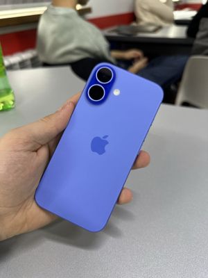 Iphone 16 Ultramarine blue