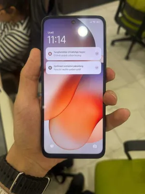 Redmi 12 , qiz bola tutgan