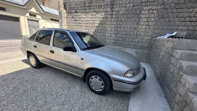 Srochno sotiladi Nexia 1