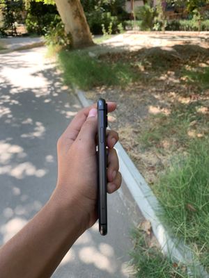 Iphone 11 aybi yoq hamma joyi radnoy