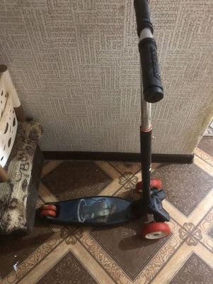 Продаётся детский самокат.