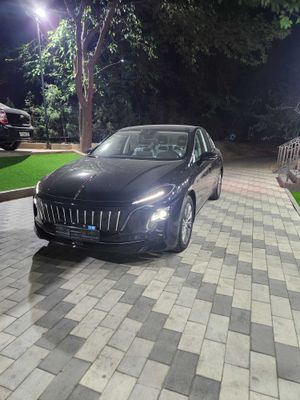Hongqi QM5 2025 yil