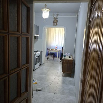 Arenda kvartiri .Chilonzor 20 A kvartal 3 kom