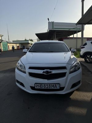 Malibu 1 2-pazitsiya sotiladi, xolati yaxwi hech qanaqa aybi yoq.