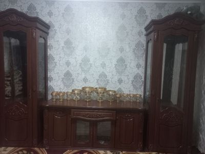 Стенка срочно сотилади. Холати ало йенгидек синмаган кирилмаган.
