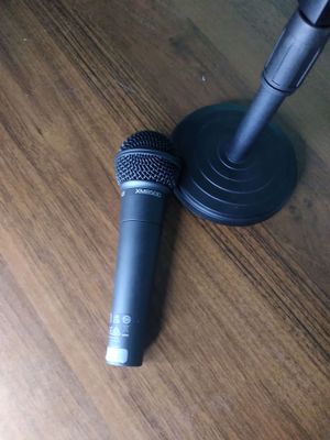 Behringer XM8500 Mikrafon + Mini Stoyka