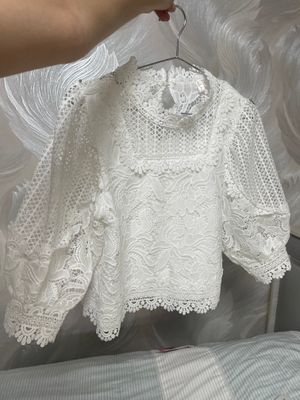 Кружевная кофта белого цвета