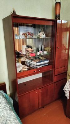 Сервант в хорошем состоянии
