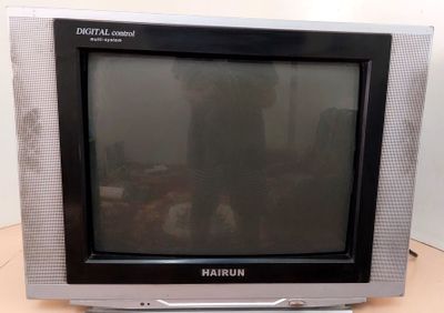 HAIRUN televizori + Tuner + 2 ta pulti bilan