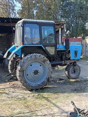Traktor sotiladi BELARUS 80X