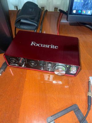 Scarlett 2i2 2nd gen Zvukavoy karta. Audio interface
