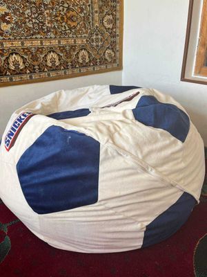 Snickers dizayndagi futbol shaklli katta binbag yostiq