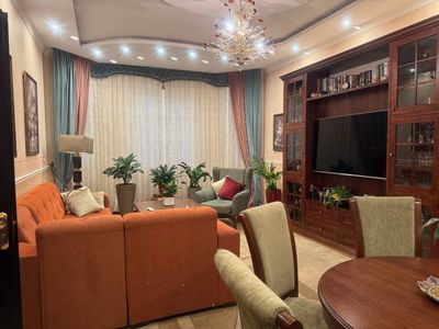 Продается дом 6 комнат на Глинке, ор-р: 8й роддом, 200 м²