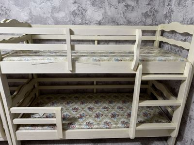 Детский двух этажный кровать
