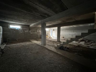 Yashnobod Panelniyda srochni uchastka sotiladi