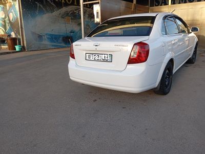 Lasetti 1.8 сотилади