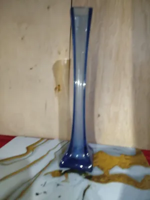 Sotiladi: 2 ta oq vaza  va 1 ta ko‘k vaza