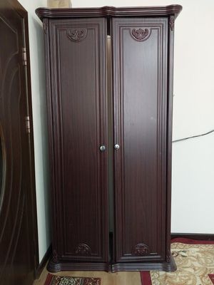 Shkaf polkali sotiladi