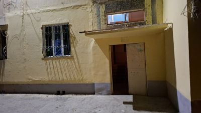 Урганч шаҳар 6-да 2 хонали уй 1 кават. Меҳрибот ателя орқаси