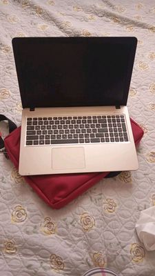 ASUS.noutbuk sotiladi