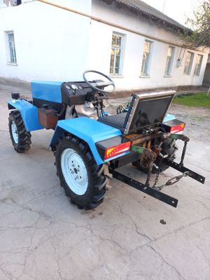Mini traktor