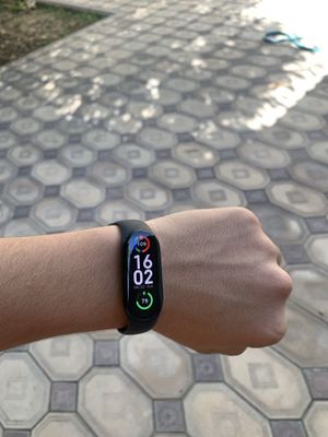 MI band 7 pochti yengi