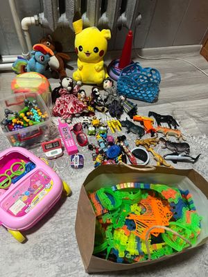 игрушки разные..
