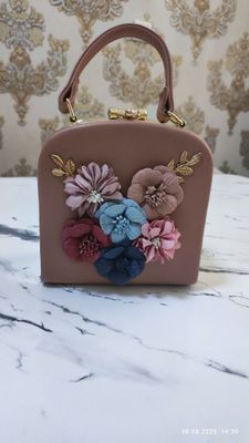 Женский сумочка сотилади