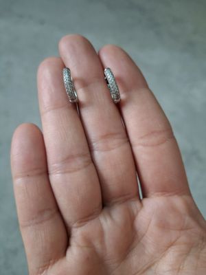 Продам серебряные серьги и гвоздики