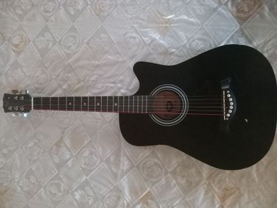 Gitara sotiladi 600ming