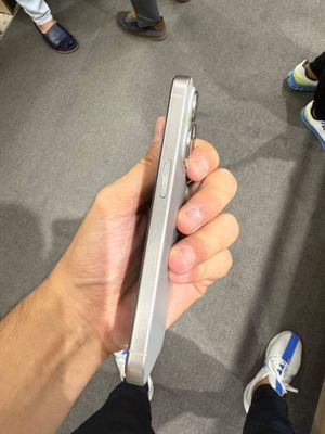 iPhone 15 pro srochna sotiladi