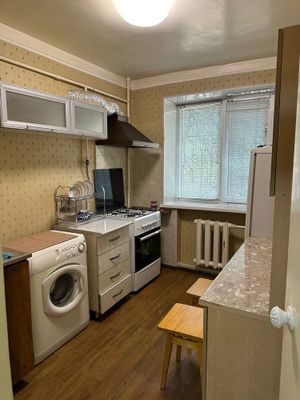 Сдам 1 ком на Чиланзаре 2 Торговый Центр Ком Услуги Платить не Надо !