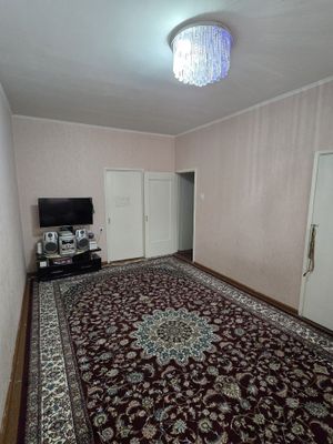 Uy sotiladi 3 xonali 3 etajda