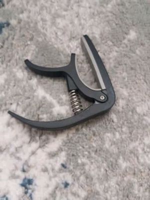 Gitara Kitobchalari remini qisqichi bor