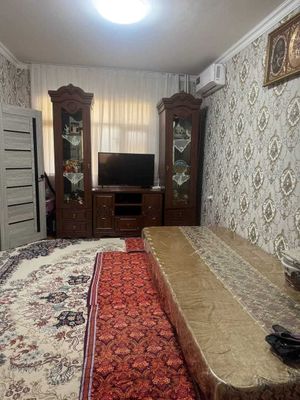 Olmaliq shahar Maskovskaya ko'chasida 3 xonali xonadon sotuvda